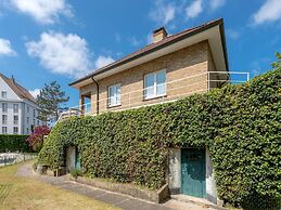 Spacious Seaside Villa in Oostduinkerke