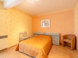 Spacious Pleasant Flat Located on the Seafront