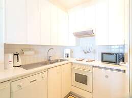 Spacious Pleasant Flat Located on the Seafront