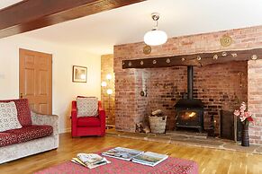 Spacious Cottage in Ashbourne, No Deposit
