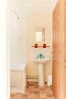Spacious Cottage in Ashbourne, No Deposit