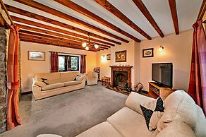 Cottage in Alstonefield Near Peak District Trails