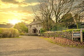 Cottage in Alstonefield Near Peak District Trails