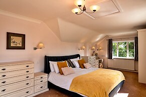 Cottage in Whitestone With Garden & Games Room