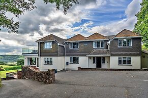 Cottage in Whitestone With Garden & Games Room