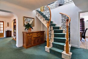 Cottage in Whitestone With Garden & Games Room