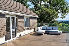 Cottage in Whitestone With Garden & Games Room