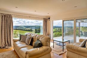 Cottage in Whitestone With Garden & Games Room