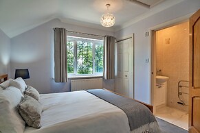 Cottage in Whitestone With Garden & Games Room
