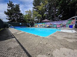 Falcon Nest Motel