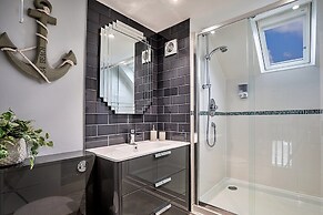 Duplex in Whitby Near the Beach