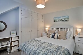 Duplex in Whitby Near the Beach