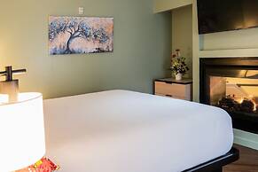 SKKY Hotel