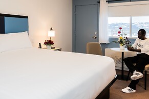 SKKY Hotel