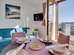 Beautiful Coastal Apartment in Karlobag