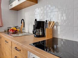 Beautiful Coastal Apartment in Karlobag