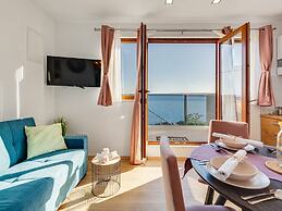 Beautiful Coastal Apartment in Karlobag