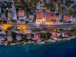 Beautiful Coastal Apartment in Karlobag