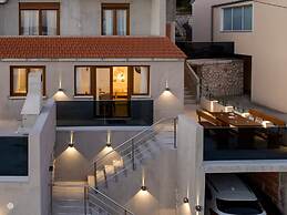 Beautiful Coastal Apartment in Karlobag