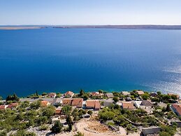 Beautiful Coastal Apartment in Karlobag