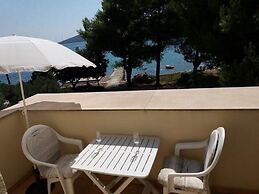 Exquisite Studio Apartment by the Beach
