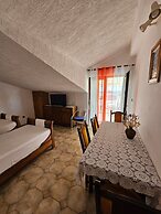 Spacious Apartment in Tribunj