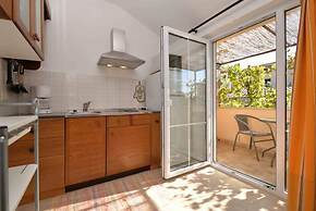 Spacious Apartment in Murter