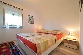 Spacious Apartment in Murter