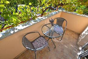 Spacious Apartment in Murter