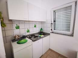 Lush Studio Apartment by the Beach