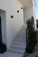 Charming One-bedroom Apartment in Ugljan