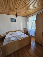 Three-bedroom Apartment in Murter
