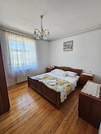 Three-bedroom Apartment in Murter