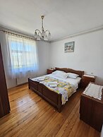 Three-bedroom Apartment in Murter