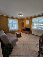 Three-bedroom Apartment in Murter