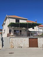Three-bedroom Apartment in Murter