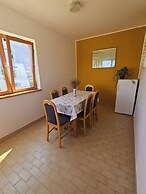 Three-bedroom Apartment in Murter