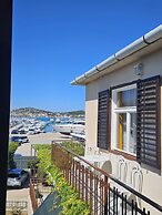 Three-bedroom Apartment in Murter