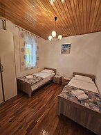 Three-bedroom Apartment in Murter