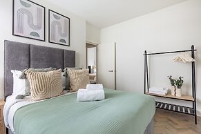 Modern 1BR Downtown Stay