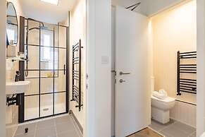 Modern 1BR Downtown Stay