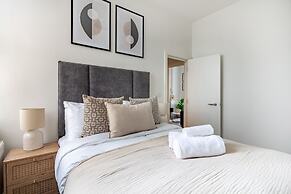 Modern 1BR Downtown Stay