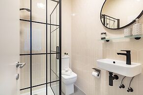 Modern 1BR Downtown Stay