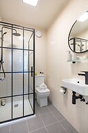 Modern 1BR Downtown Stay
