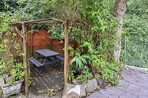 Cottage in Rowen by River & Pet-friendly Trails