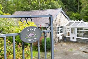 Cottage in Rowen by River & Pet-friendly Trails