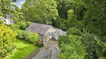 Cottage in Rowen by River & Pet-friendly Trails