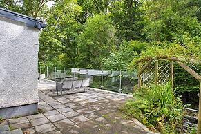 Cottage in Rowen by River & Pet-friendly Trails