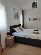Apartment With Pool in Karlobag