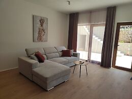 Apartment With Pool in Karlobag